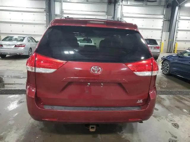 2011 TOYOTA SIENNA LE  