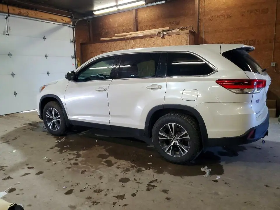 2019 TOYOTA HIGHLANDER LE  