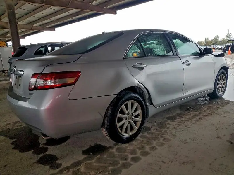 2011 TOYOTA CAMRY SE  