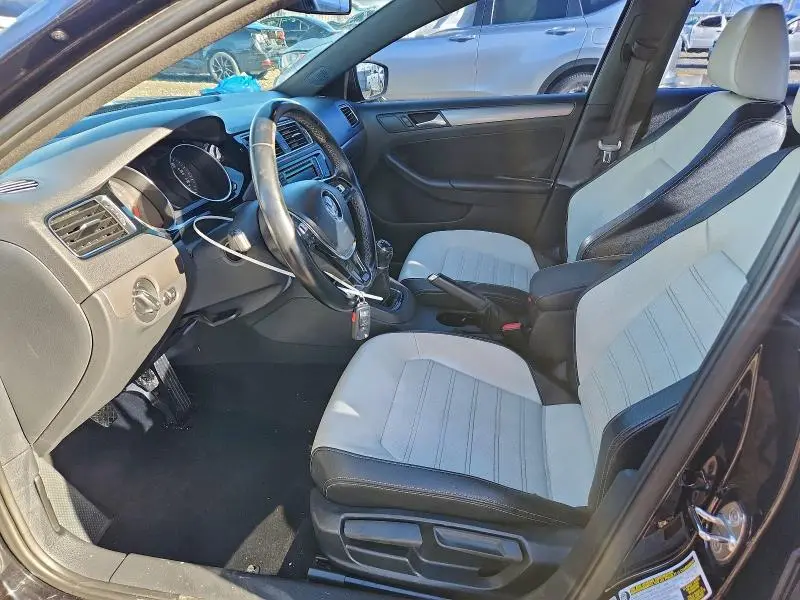 2016 VOLKSWAGEN JETTA SPORT  