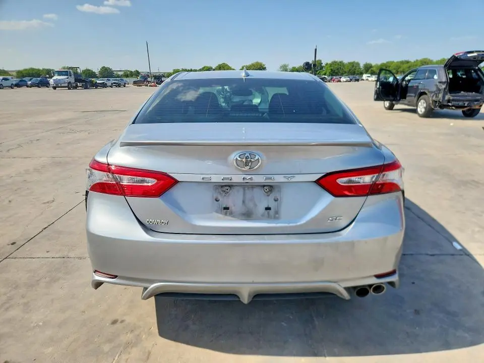 2020 TOYOTA CAMRY SE  