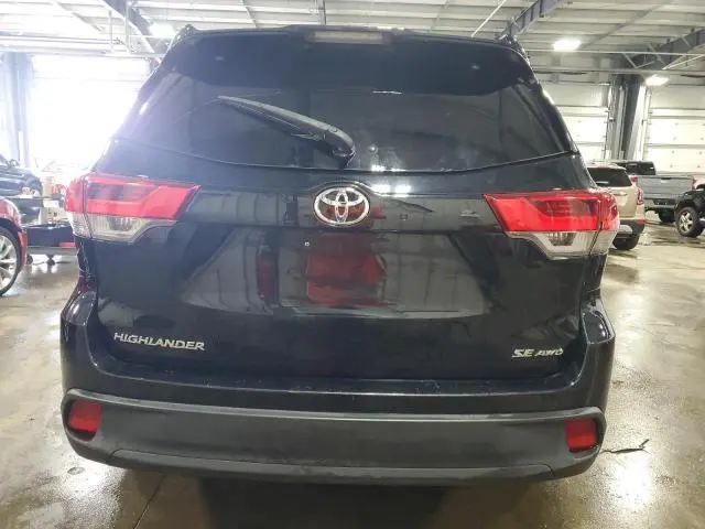 2017 TOYOTA HIGHLANDER SE  
