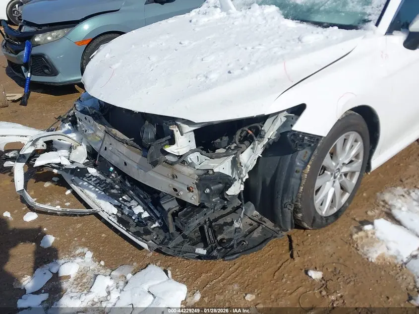 2018 TOYOTA CAMRY LE