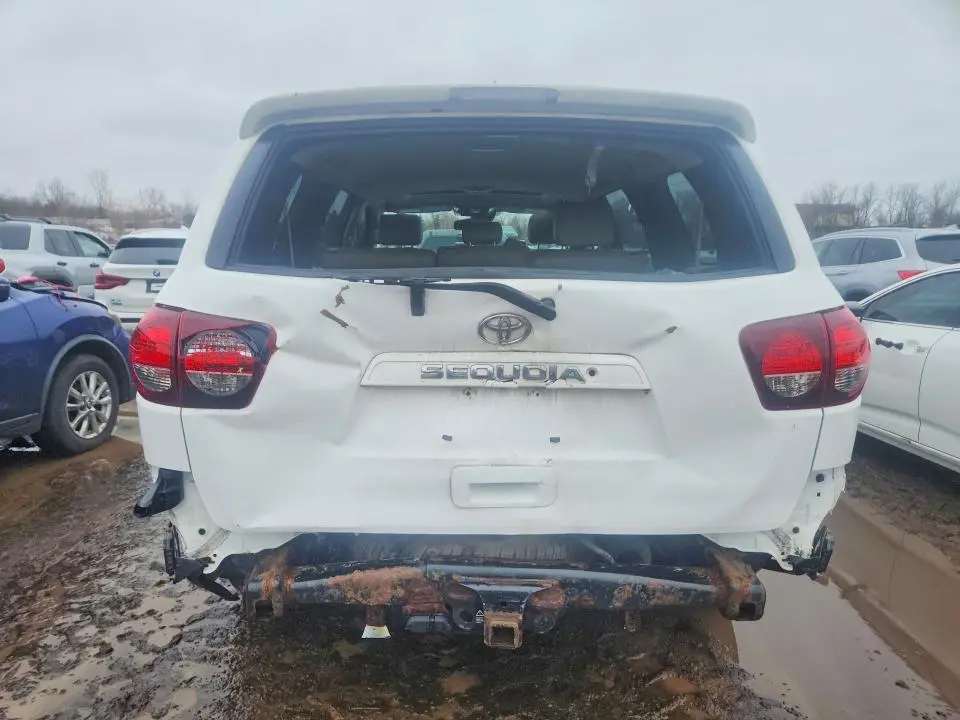 2018 TOYOTA SEQUOIA SR5  