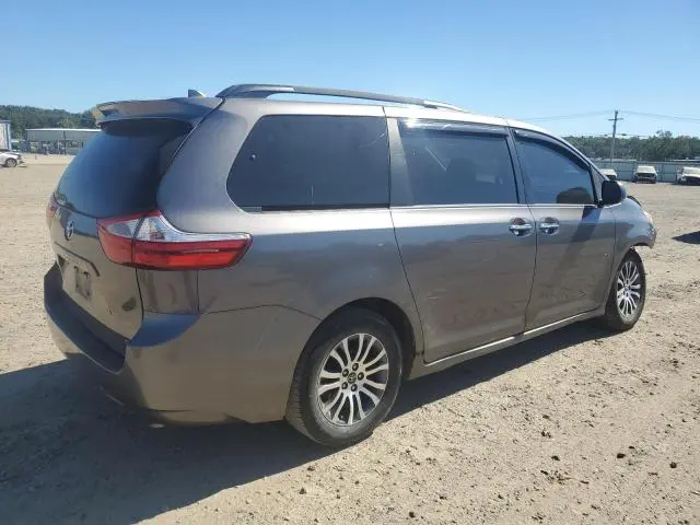 2018 TOYOTA SIENNA XLE