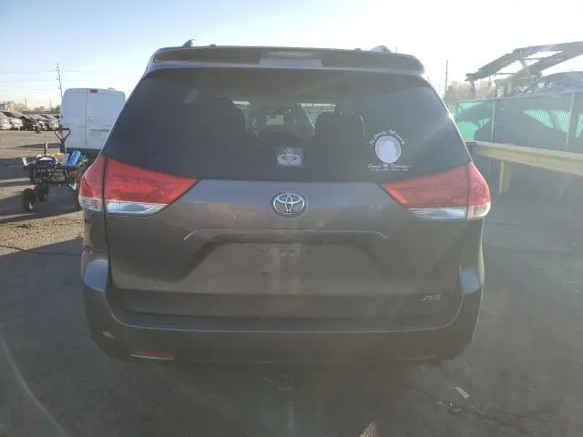 2013 TOYOTA SIENNA XLE  