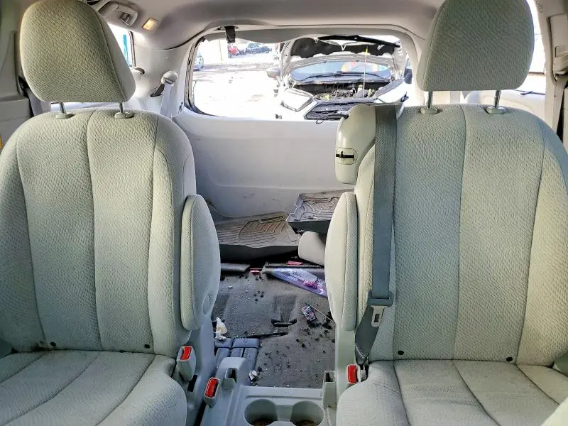 2012 TOYOTA SIENNA LE  