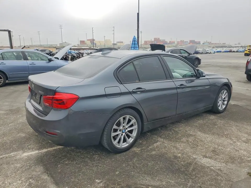 2017 BMW 320   