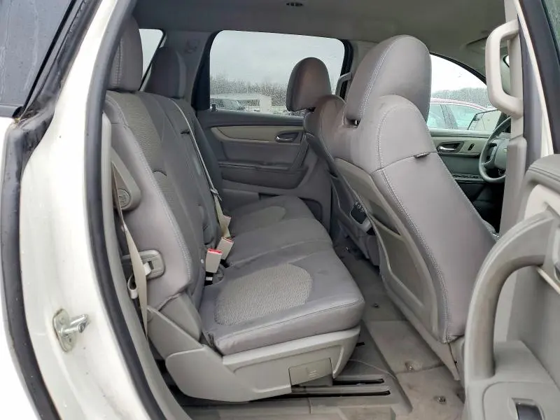 2014 CHEVROLET TRAVERSE LS  