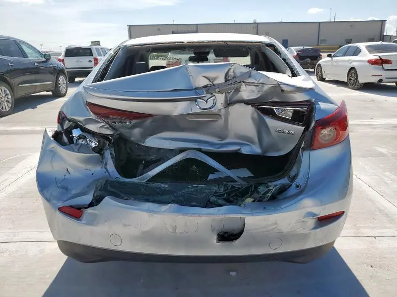 2018 MAZDA 3 TOURING  