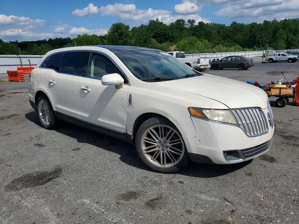 2013 LINCOLN MKT   