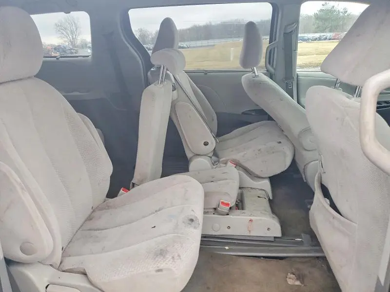 2012 TOYOTA SIENNA LE  