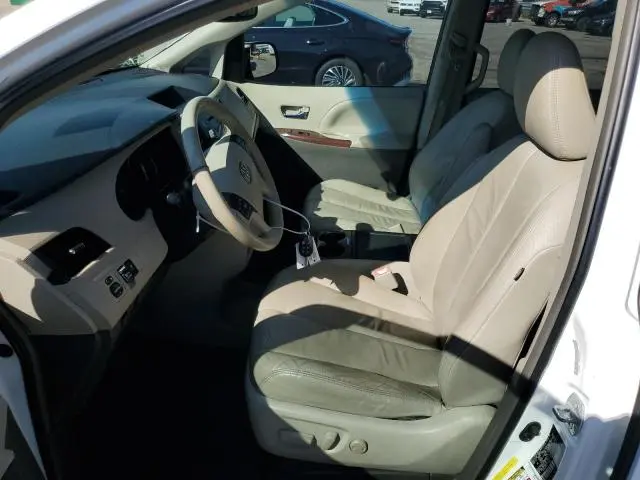 2012 TOYOTA SIENNA XLE  