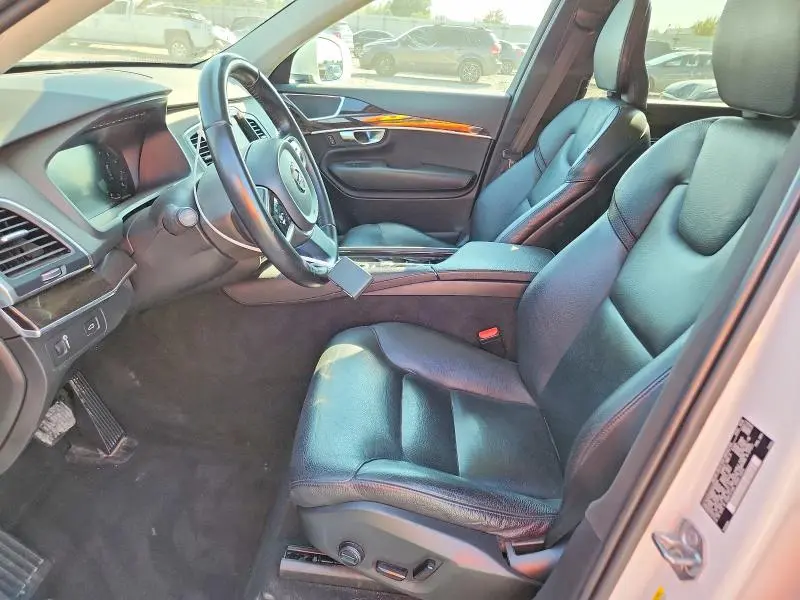 2019 VOLVO XC90 T6 MOMENTUM  