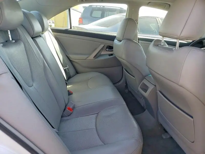 2011 TOYOTA CAMRY SE  