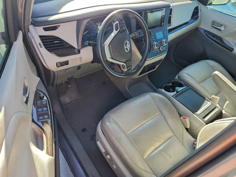 2019 TOYOTA SIENNA   
