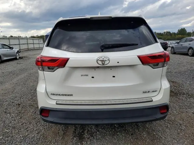 2018 TOYOTA HIGHLANDER SE  