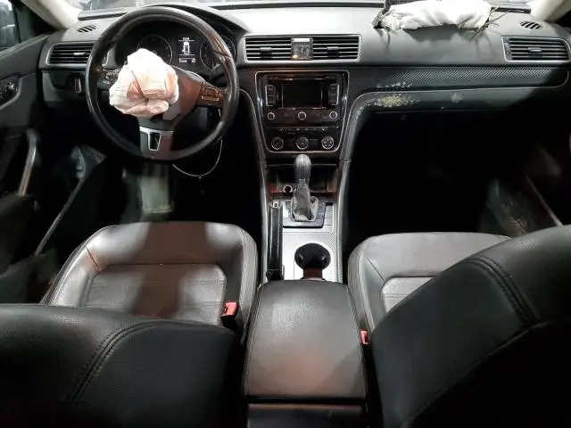 2015 VOLKSWAGEN PASSAT SE  