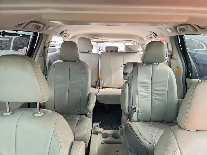 2011 TOYOTA SIENNA XLE 8-PASSENGER  