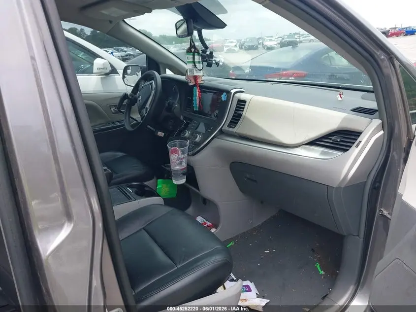 2019 TOYOTA SIENNA LE 8 PASSENGER