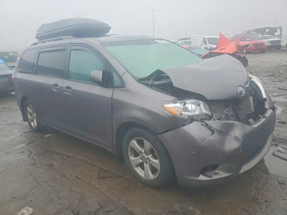 2017 TOYOTA SIENNA LE  