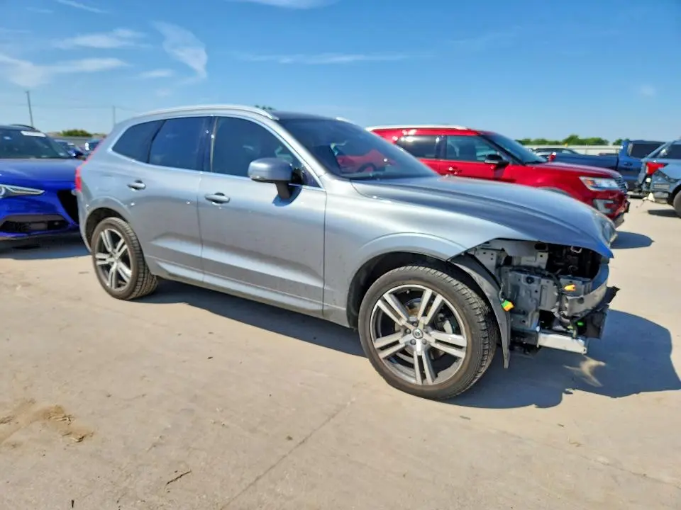 2020 VOLVO XC60 T5 MOMENTUM  