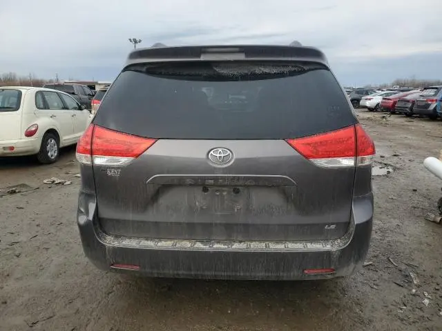 2013 TOYOTA SIENNA LE