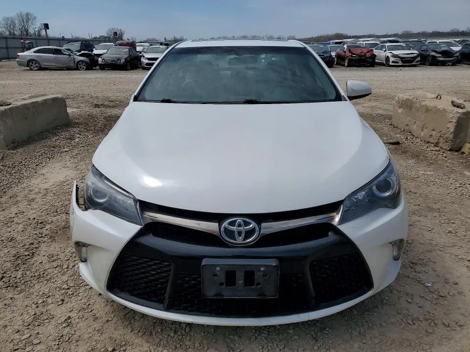 2016 TOYOTA CAMRY SE  