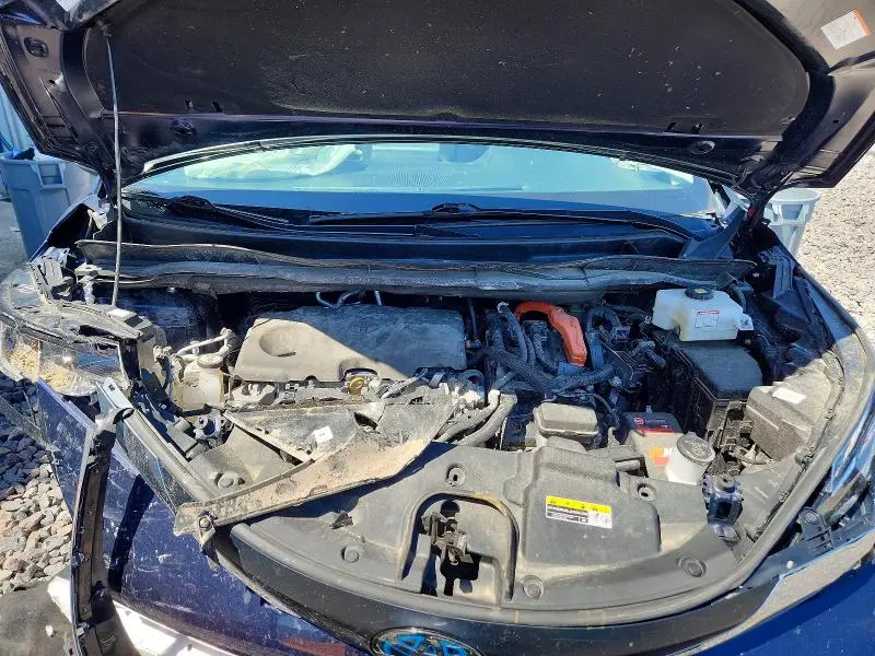2022 TOYOTA SIENNA XLE  