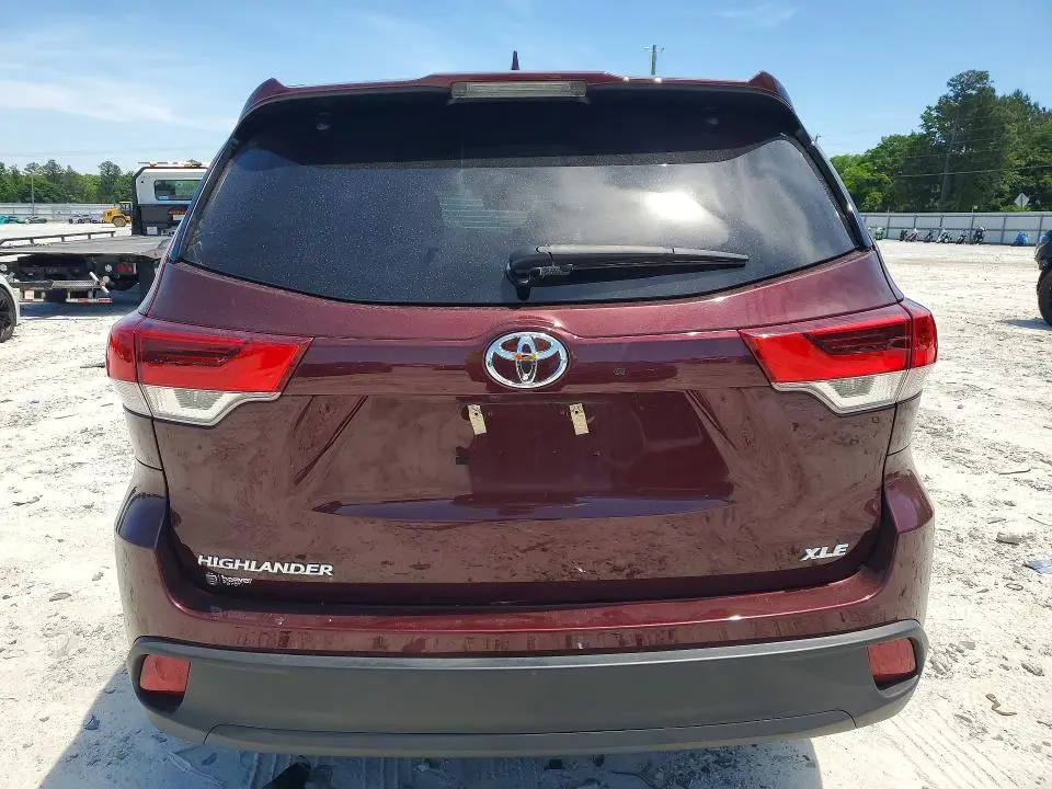 2019 TOYOTA HIGHLANDER SE  