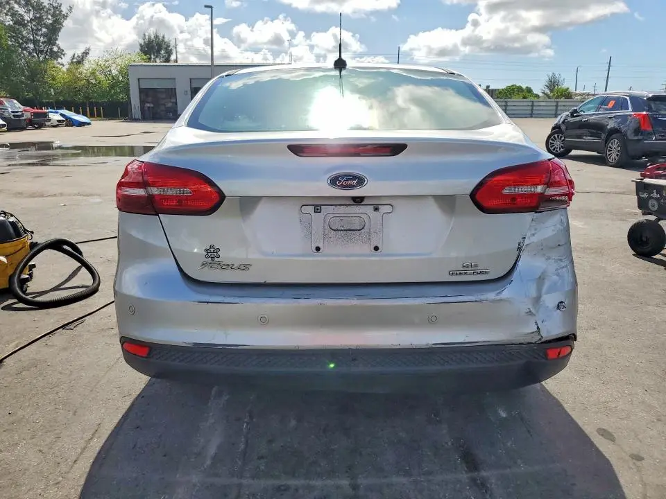 2016 FORD FOCUS SE  