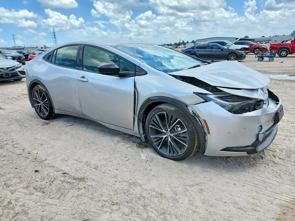 2024 TOYOTA PRIUS XLE  