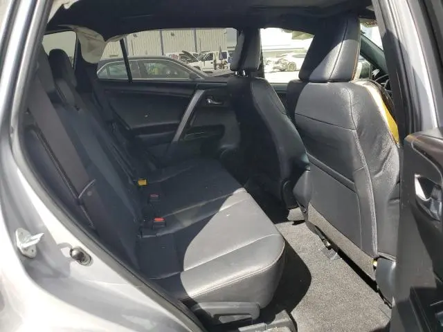 2018 TOYOTA RAV4 SE  