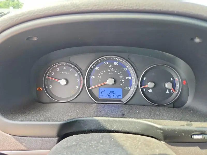 2011 HYUNDAI SANTA FE SE  