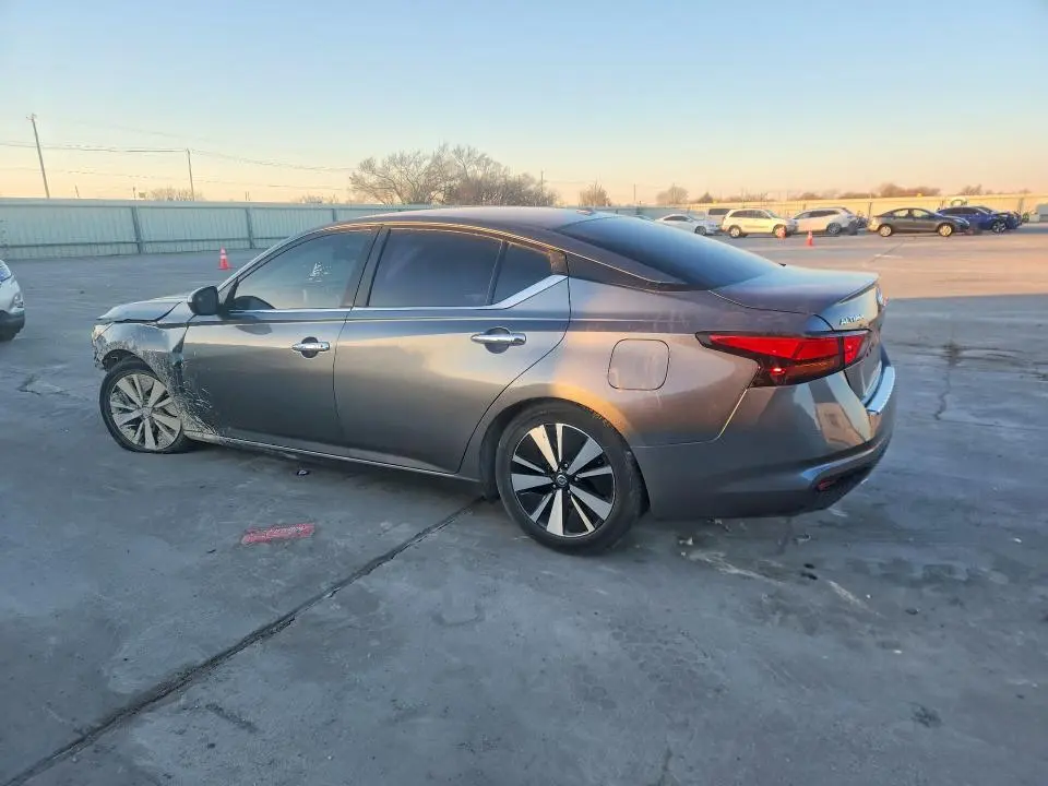 2022 NISSAN ALTIMA SV  