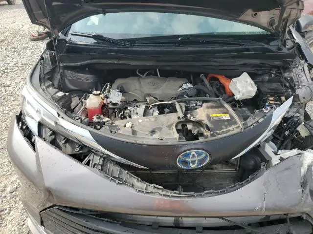 2022 TOYOTA SIENNA XLE  