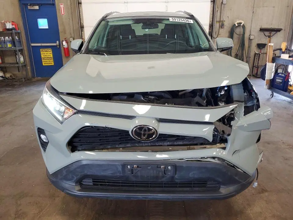 2021 TOYOTA RAV4 XLE  