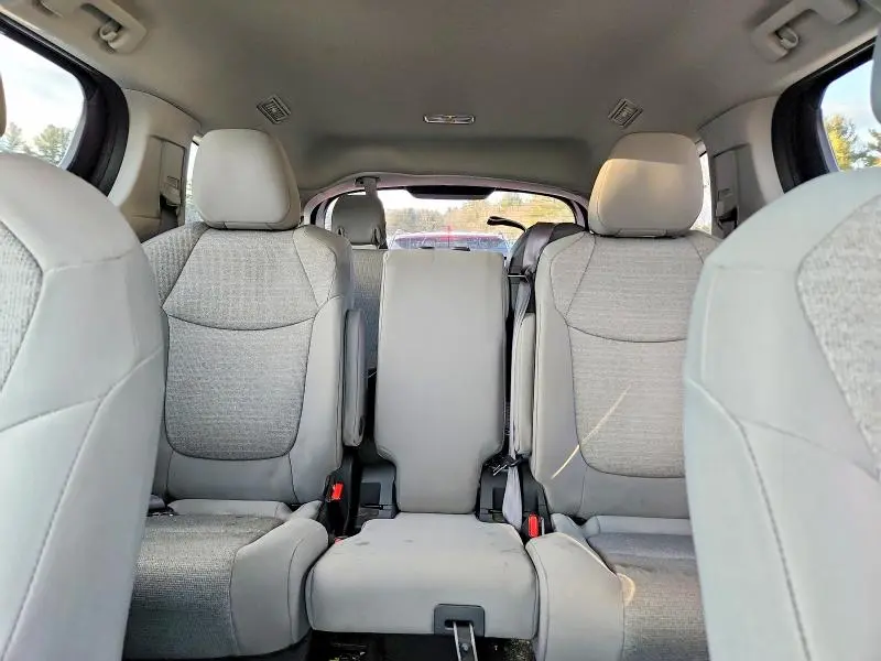 2022 TOYOTA SIENNA LE  