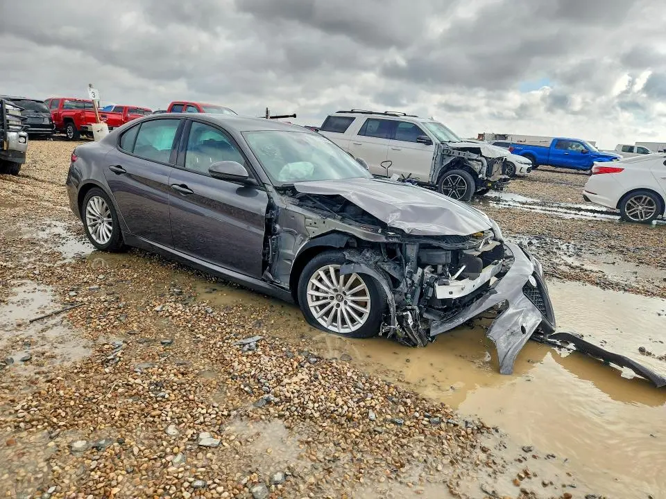 2022 ALFA ROMEO GIULIA   