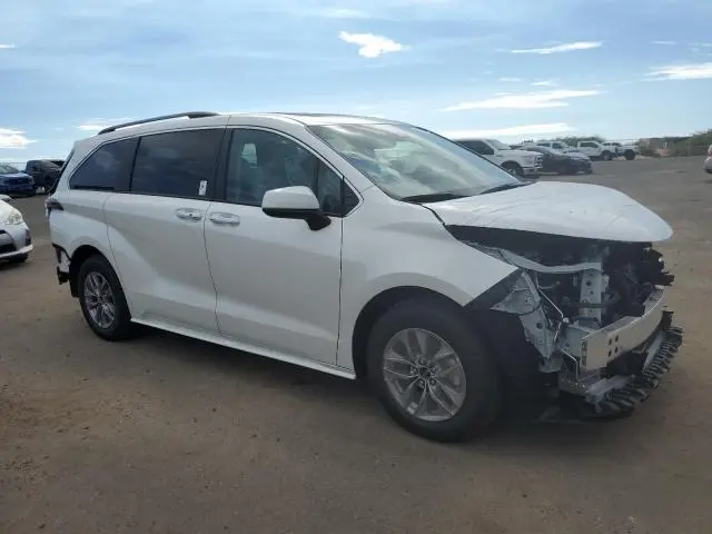 2024 TOYOTA SIENNA XLE  