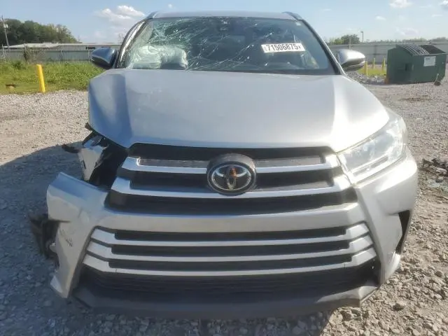 2019 TOYOTA HIGHLANDER SE  