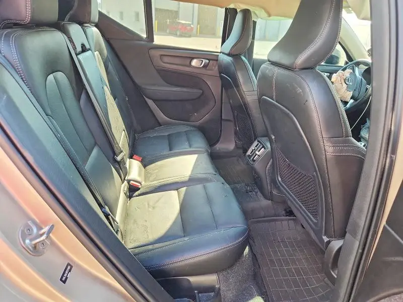 2024 VOLVO XC40 PLUS  