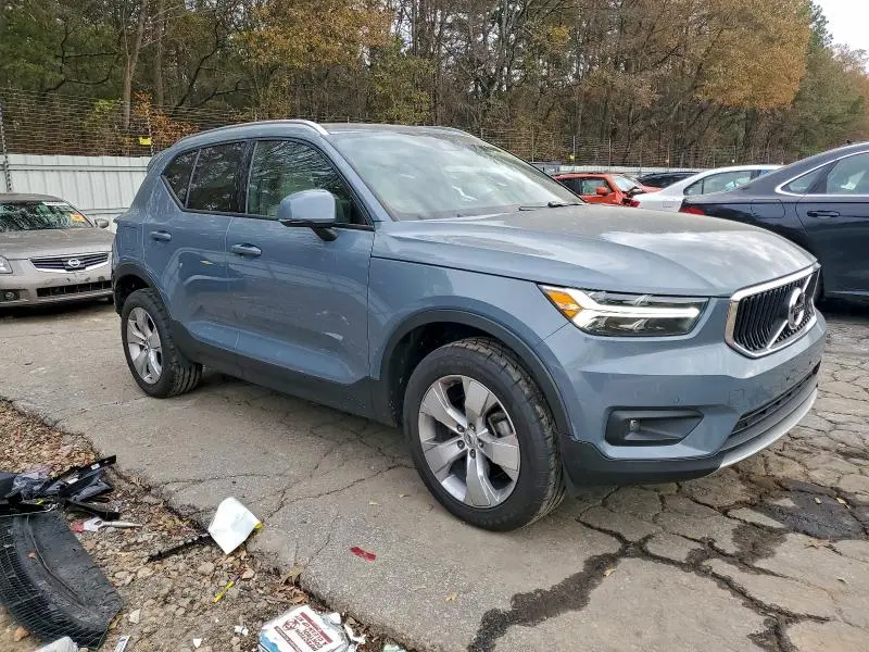 2021 VOLVO XC40 T4 MOMENTUM  