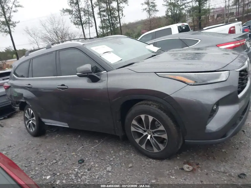 2024 TOYOTA HIGHLANDER XLE