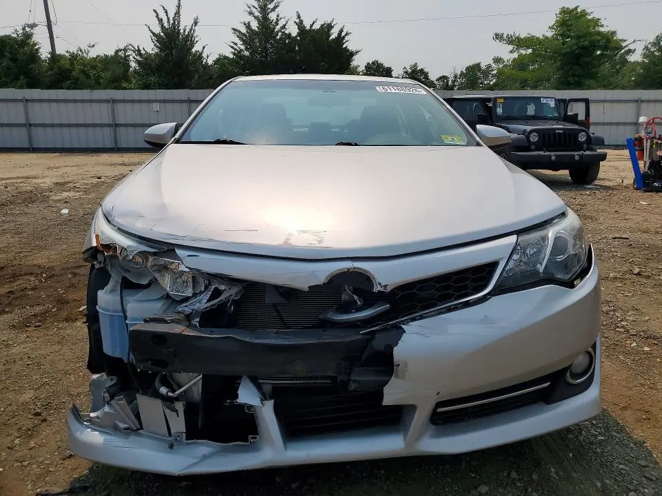 2014 TOYOTA CAMRY SE  
