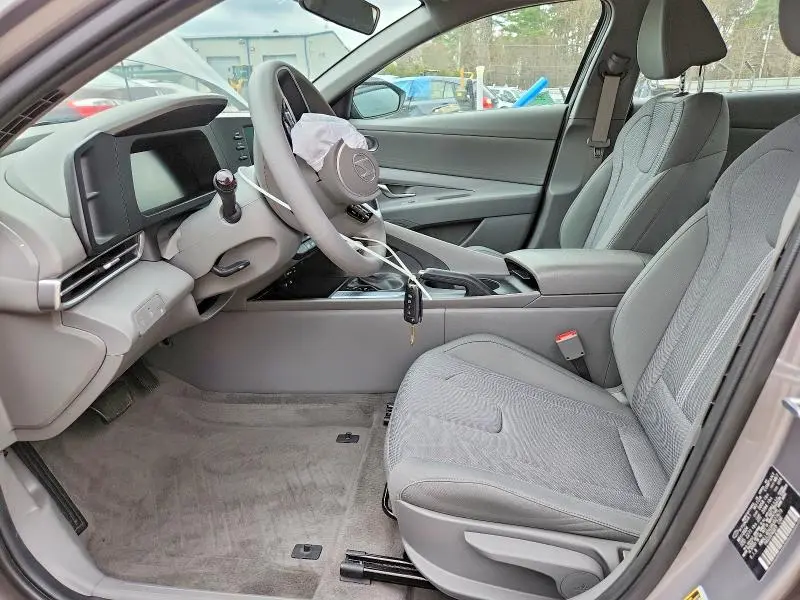 2024 HYUNDAI ELANTRA SE  