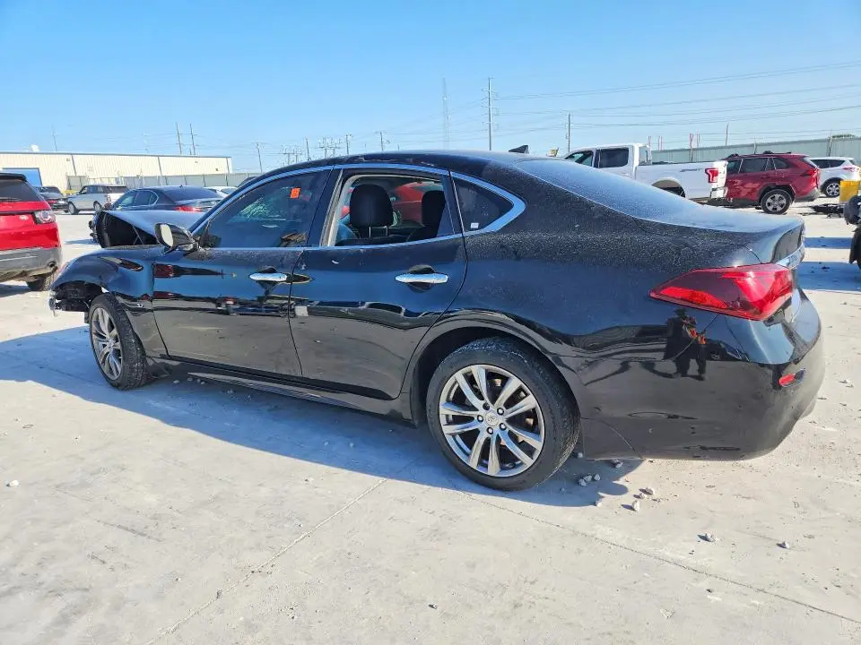 2016 INFINITI Q70 3.7  