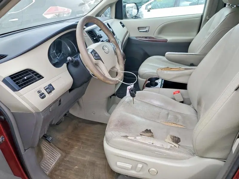 2013 TOYOTA SIENNA   