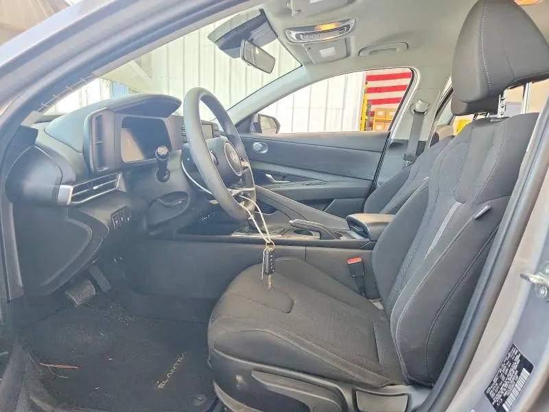 2024 HYUNDAI ELANTRA SE  