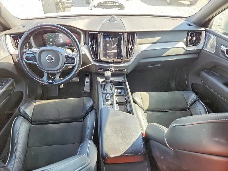 2018 VOLVO XC60 T6 R-DESIGN  